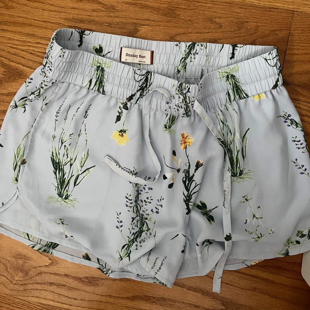 Aritzia floral shorts